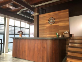 Отель Bluefin Guesthouse  Бангкок